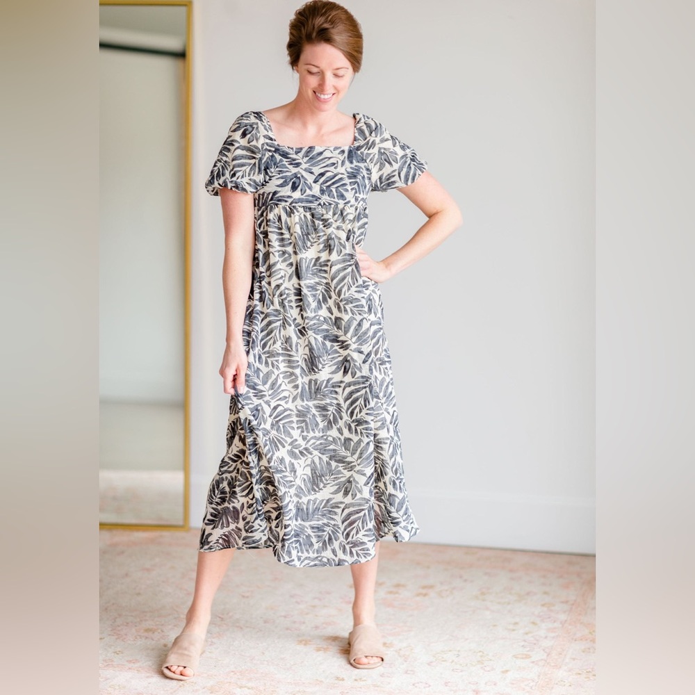 NWOT Hayden Leaf Print Ruffle Sleeve Square Neck Midi Dress - Size Medium